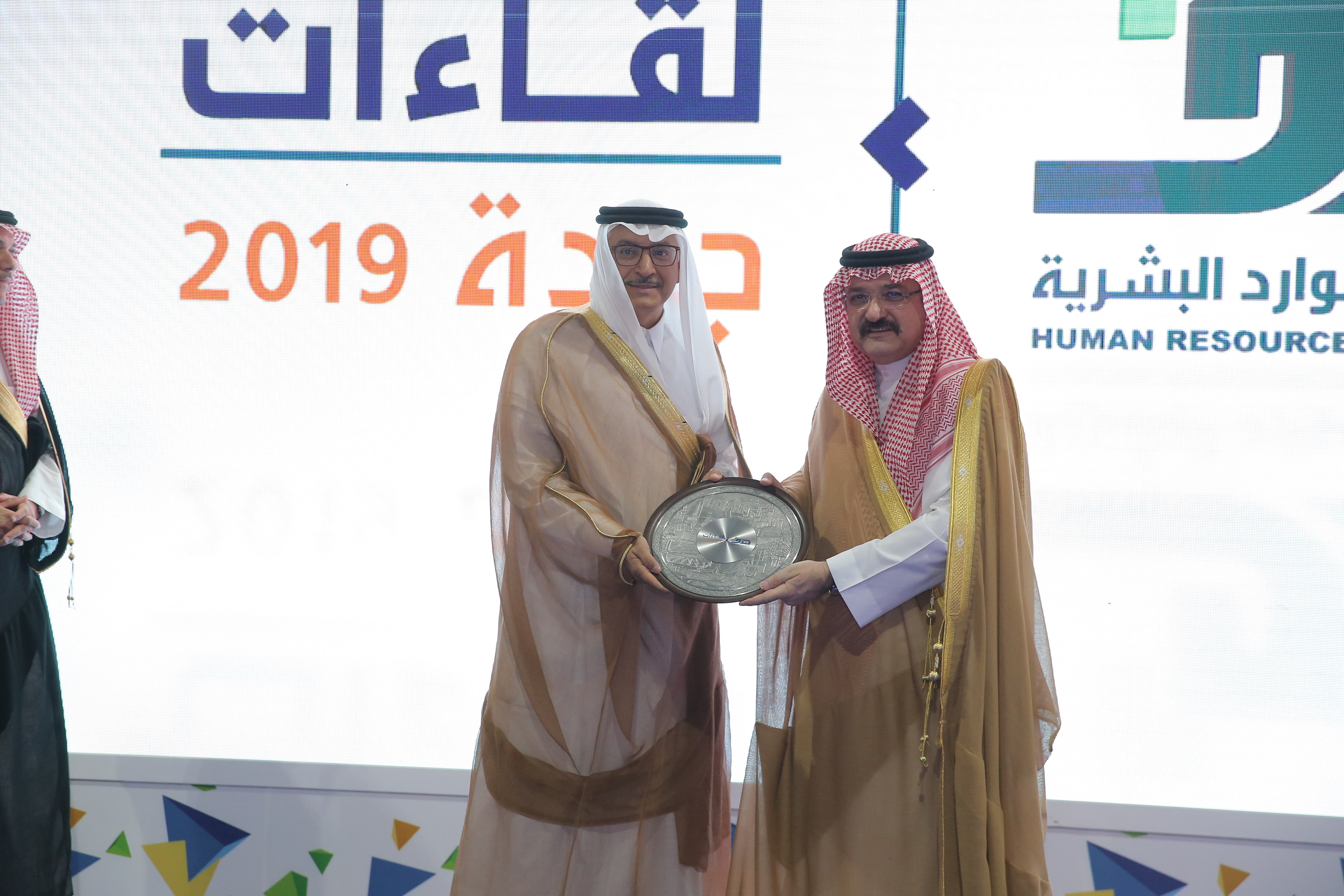 تكريم الأمير مشعل بن ماجد محافظ جده أثناء لقاءات جدة 2019