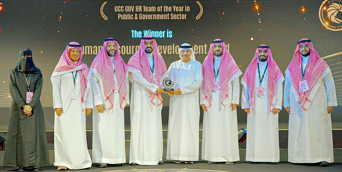 الصندوق يحقق جائزة أفضل فريق للموارد البشرية بدول مجلس التعاون الصندوق يحقق جائزة أفضل فريق للموارد البشرية بدول مجلس التعاون